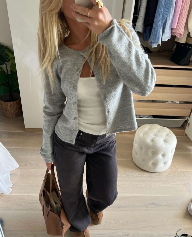 scandi style, autumn outfit Esthetician Outfit Ideas, Uk Outfits, Scandinavian Outfit, Outfits 2014, Mode Zara, 2024 Outfits, Skandinavian Fashion, Moon Moon, Uni Outfits