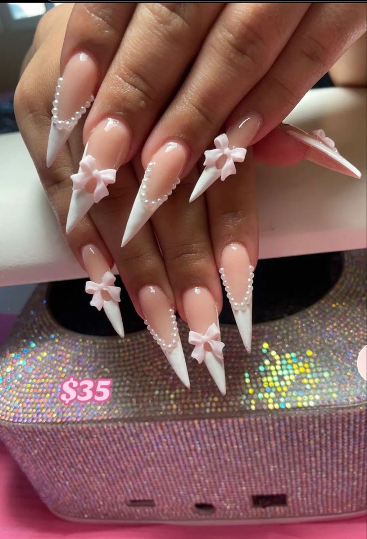 New Years Nails With Bow, Minnie Mouse Almond Nails, Sharp Nails Design Ideas, Stiletto And Coffin Mix Nails, Angel Themed Nails, Long Stiletto Nails French Tip, Stiletto White French Tip Nails, Stiletto Bow Nails, Pink And White Bow Nails