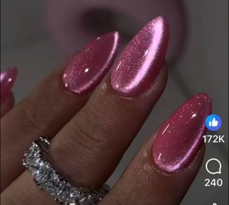 Plum Cat Eye Nails, Cateyes Nails Pink, Pink Crome Nails Ideas, Cat Eye Gel Nails Ideas, Cat Eye Dip Nails, Nail Inspo Cat Eye, Short Almond Nails Cat Eye, Winter Manicure Ideas For Short Nails, Pink Cat Eye Nails Design