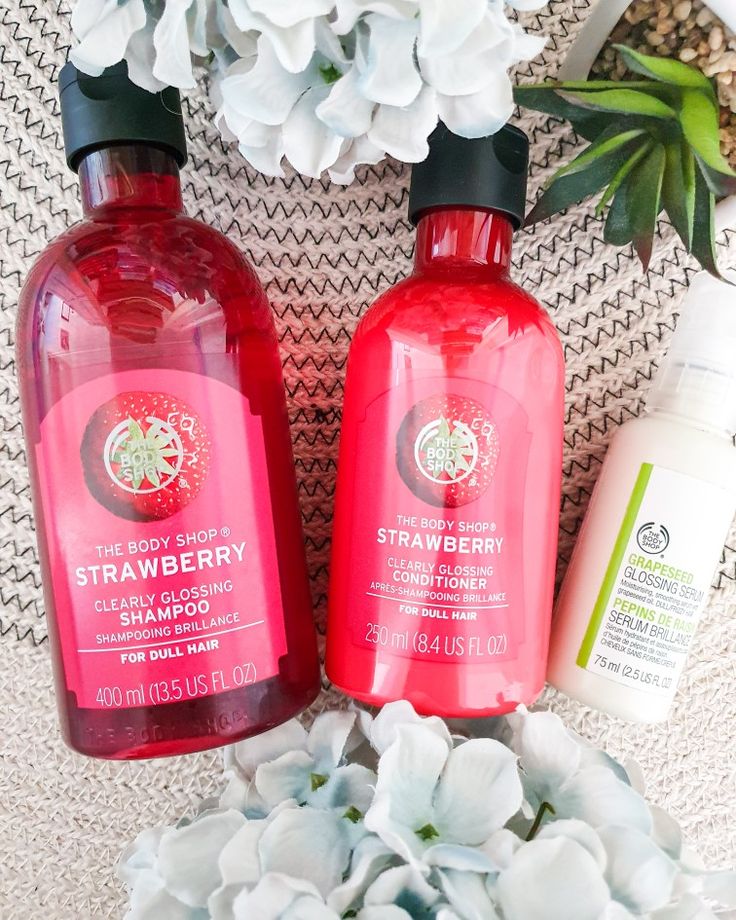 Strawberry Hair Products, Hufflepuff Bathroom, Strawberry Shampoo And Conditioner, Strawberry Shampoo, Healthy Shampoo, Body Shop Skincare, Strawberry Hair, Bath Fizzers, Strawberry Girl