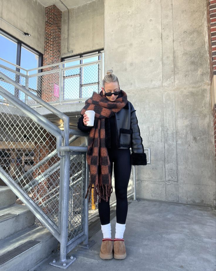 Nyc Winter Outfits, Chicago Outfit, Look Boho Chic, Nyc Outfits, Colorado Outfits, New York Outfits, Sock Outfits, Winter Fashion Outfits Casual, Outfit Chic