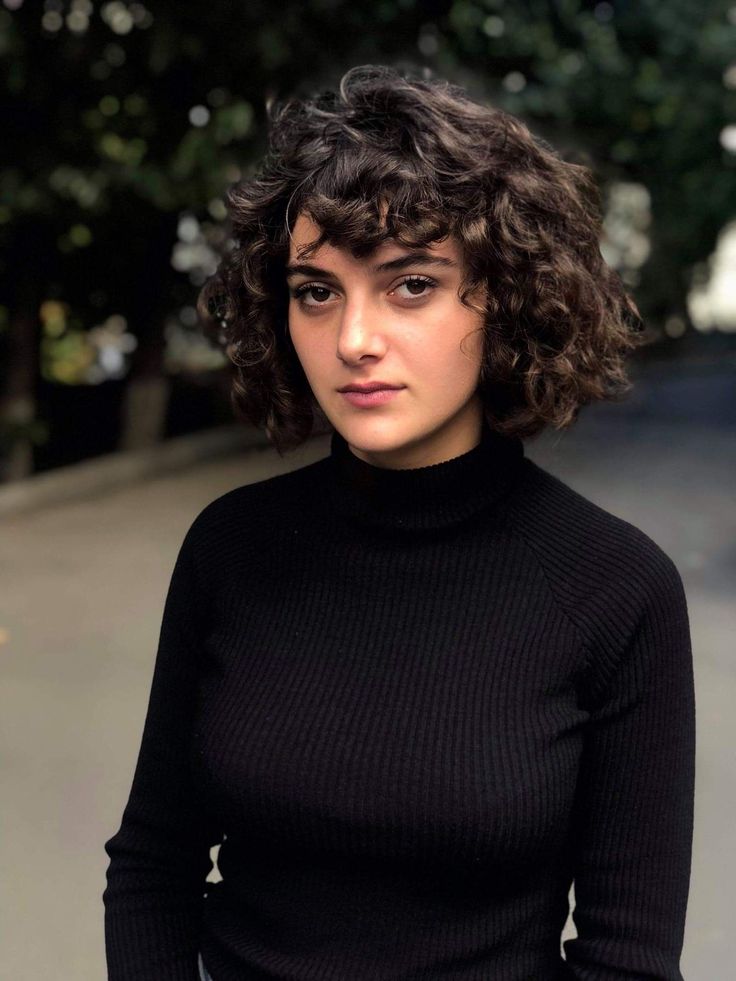 Vintage Curly Hair, Curly Hair Trends, Curly Color, Shaggy Hair, Curly Bangs, Short Curls, Haircuts For Curly Hair, Spring Hairstyles, Hair Reference