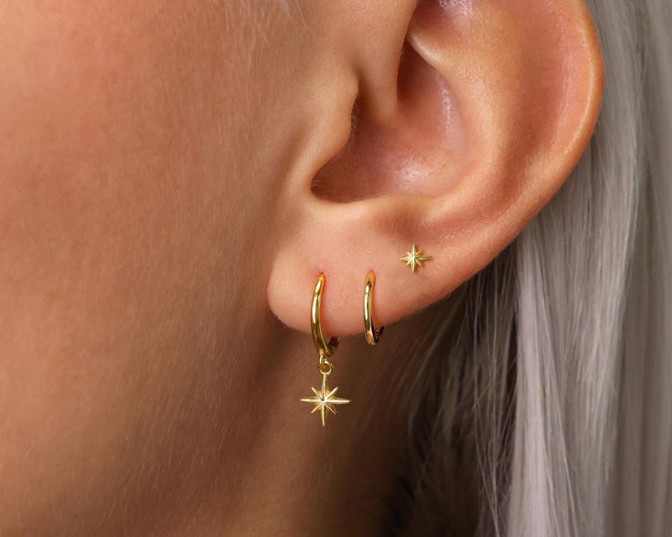 Cute Simple Earrings Gold, Earlobe Stacking, Gold Earrings Two Piercings, Double Hole Earrings, Gold Star Earrings Dangle, Gold Earrings Everyday, Golden Ear Piercing, Three Piercing Stack, Cute Star Earrings