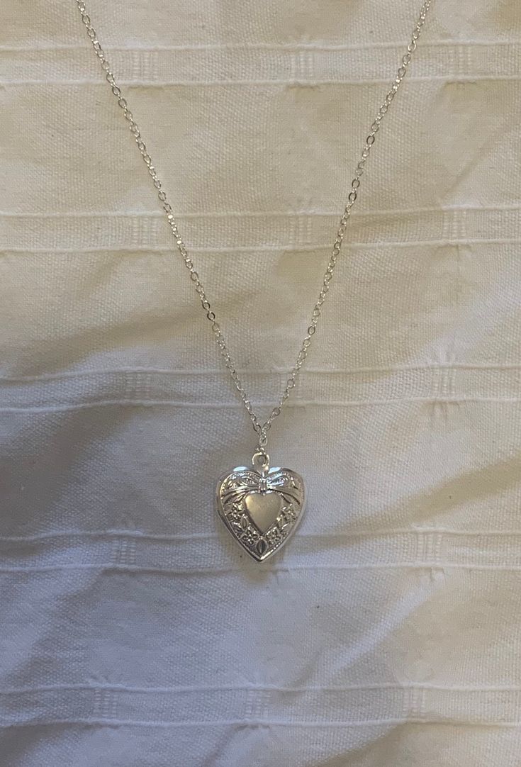 Cutest silver heart locket necklace Silver Locket Aesthetic, Silver Necklaces Aesthetic, Lana Core, Silver Heart Locket, Cream Aesthetic, Heart Locket Necklace, Jewelry Accessories Ideas, Girly Accessories, List Ideas