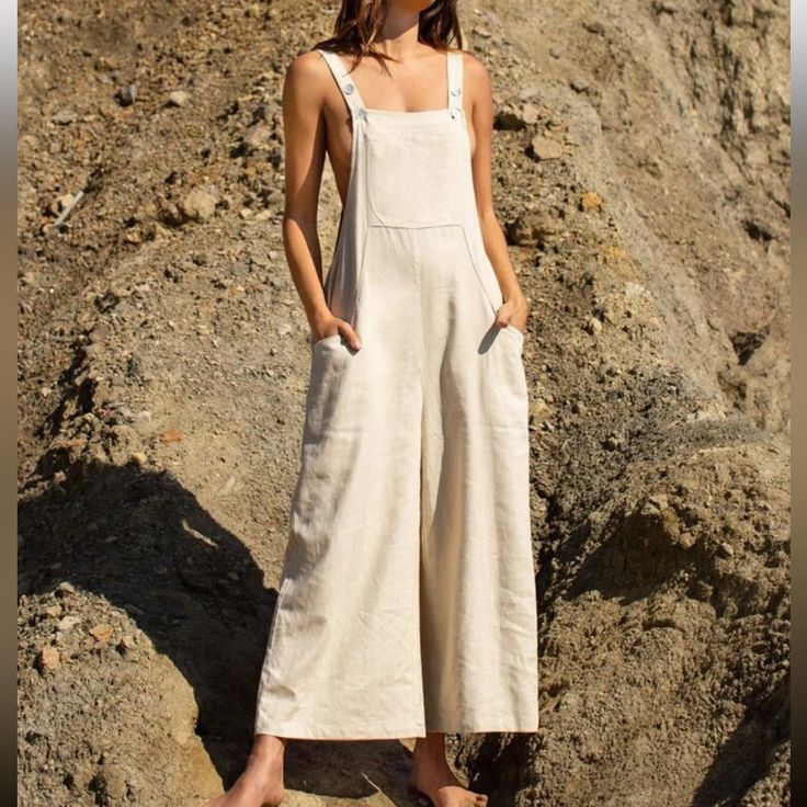 Linen Blend Overalls With Front Patch Pocket Perfect For A Vacation Getaway! High Quality Linen Blend Fabric With Side Pockets, A Front Patch Pocket, And Adjustable Button Straps. Color: Beige Fabric: Linen Blend Sizes: X-Small (2), Small (4), Medium (6) Large (8-10) X-Small- Length 50.2, Bust 33.9, Waist 37.8 Small- Length 50.8, Bust 35.4, Waist 39.4 Large- Length 52.2, Bust 39.4, Waist 43.3 Thank You For Looking! Stylish Overalls, Linen Outfits, Linen Overalls, Linen Jumpsuit, Orange Fashion, Overalls Women, Shein Style, Dressed Down, Primavera Estate