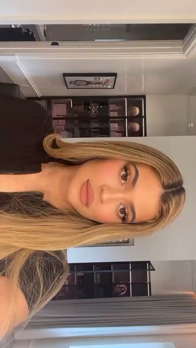 Kylie Jenner Honey Blonde Hair, Kylie Jenner Blonde Hair, Kylie Jenner Hair Color, Kylie Jenner Blonde, Kily Jenner, The Opposites, Kylie Jenner Photoshoot, Kylie Hair, Jenner Hair