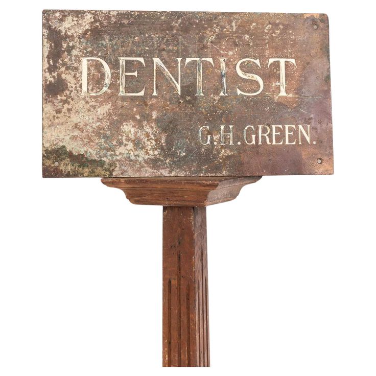 an old wooden sign that says dentist on it