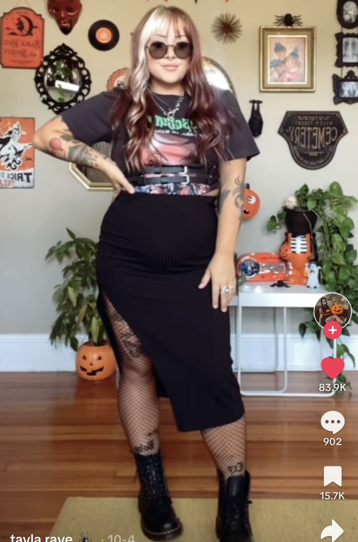 Rock Star Wife Style, Outfits With Long Sleeve Mesh Tops, Simple Edgy Outfits Plus Size, Chicano Batman Concert Outfit, Punk Outfits Midsize, Plussize Grunge Outfit, Plus Size Pop Punk Fashion, Alt Outfit Ideas Midsize, Alternative Brunch Outfit