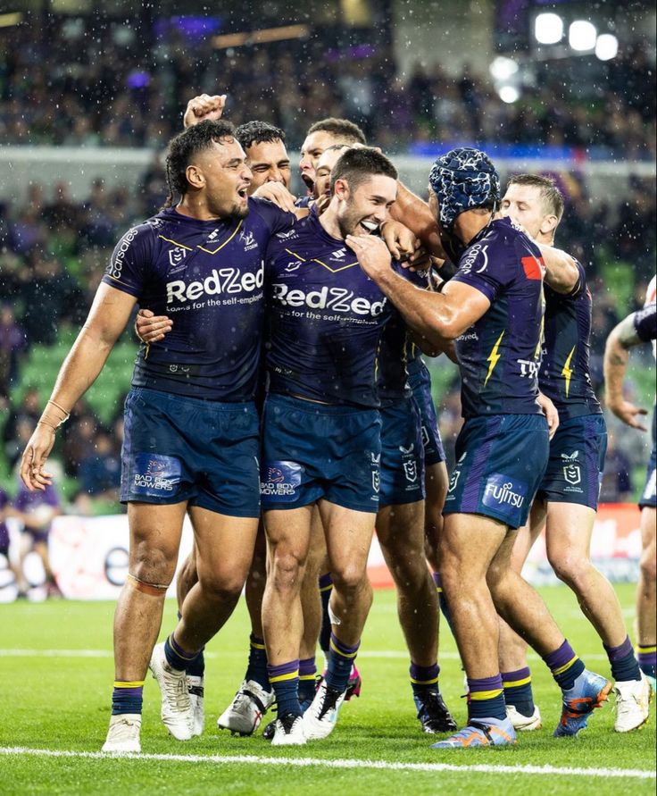 the rugby team is congratulating each other after their win in the final round