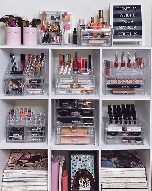 Clear Organizers, Makeup Organizer Ideas, Rangement Makeup, Makeup Beauty Room, Penyimpanan Makeup, Makeup Area, Lipstick Organizer, Makeup Drawer Organization, Stylish Makeup