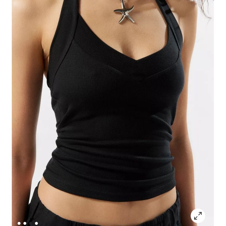 Uo Halter Top Never Worn Urban Outfitters Outfit Ideas, Halter Tops Outfit, V Neck Halter Top, Ribbed Halter Top, Urban Outfitters Clothes, Black Halter Top, Hippie Tops, Tank Top Outfits, Halter Neck Top