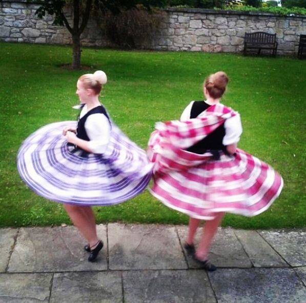 Traditional Scottish Clothing, Scottish Country Dancing, Scottish Costume, Scottish Highland Dance, Highland Dancing, Scottish Clothing, Highland Dance, Scottish Culture, Country Dance