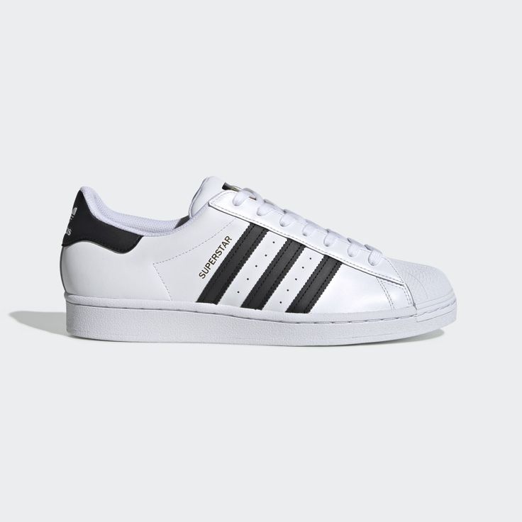 adidas Originally made for basketball courts in the '70s. Celebrated by hip hop royalty in the '80s. The adidas Superstar shoe is now a lifestyle staple for streetwear enthusiasts. The world-famous shell toe feature remains, providing style and protection. Just like it did on the B-ball courts back in the day.Now, whether at a festival or walking in the street you can enjoy yourself without the fear of being stepped on.The serrated 3-Stripes detail and adidas Superstar box logo adds OG authentic Mac Lady Danger, Superstar Shoes, Basketball Courts, Adidas Shoes Superstar, Adidas Design, Superstars Shoes, Baskets Adidas, Adidas Originals Superstar, Adidas Zx