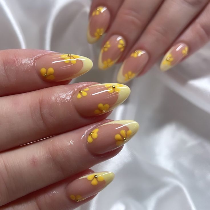 Almond Flower Nails Designs, Nail Inspo Trendy 2024 Spring Almond, Cute Nails Yellow, Trendy Nails 2024 Summer, Sunshine Nails Design, Simple Nail Designs Summer 2024, Spring Nails2023, Nail Simple, Nails Looks