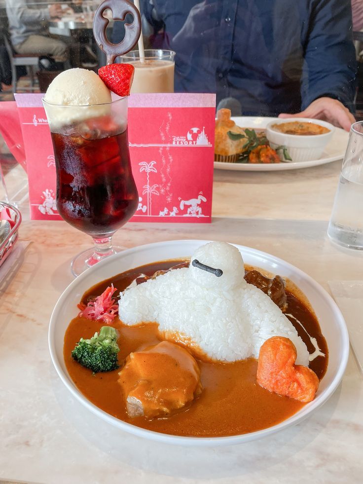 Image of Baymax curry from Tokyo disneyland Best Disneyland Food, Disneyland Snacks, Japan Street Food, Disneyland Holidays, Tokyo Food, Disney Tokyo, Japan Holidays, Kawaii Dessert, Tokyo Japan Travel