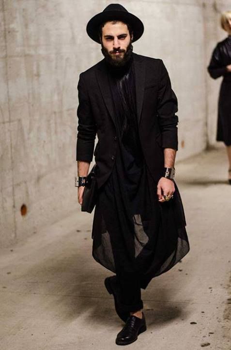 street look inspired by Jewish clothing. Edgy Outfits Men, Evil Oc, Witch Boy, Gothic Outfit, Corporate Goth, Wedding Wardrobe, Outfits Edgy, Boy Aesthetic, Black Everything