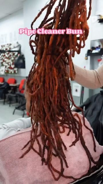 Diy Retwist Locs, How To Retwist Locs At Home, Diy Loc Retwist, Loc Styles With Pipe Cleaners, Loc Retwist Videos, Long Loc Styles, Dreads Styles For Women, Long Dreads, Dreadlock Style