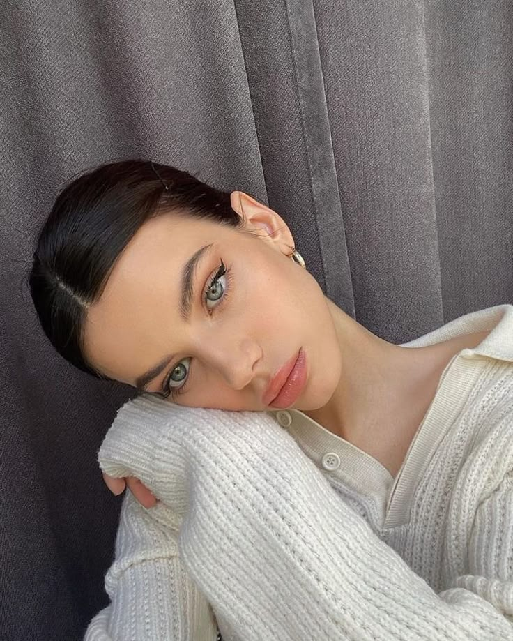 Weekly Aesthetic, Sonia Ben Ammar, Photographie Portrait Inspiration, Shatter Me, Poses Para Fotos Sexis, Selfie Ideas Instagram, Instagram Pose, Jolie Photo, Natural Makeup Looks