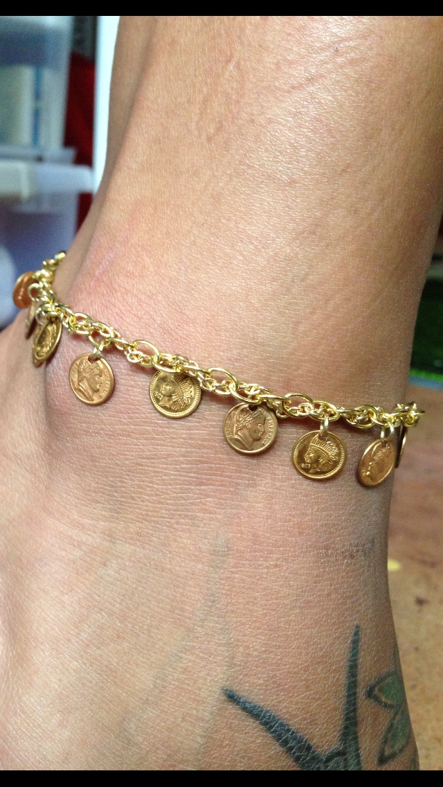 Anklet Anklets Aesthetic, Coin Anklet, Gold Everything, Charm Anklet, Anklet Bracelet, Ear Cuffs, Magpie, Clothing Ideas, Anklets