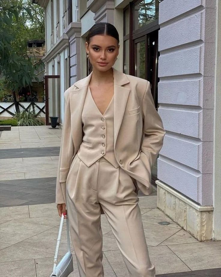 Mode Mantel, Beige Suits, Woman Suit Fashion, Prom Outfits, Mode Inspo, Formal Outfit, Mode Vintage, Suit Fashion, Looks Style