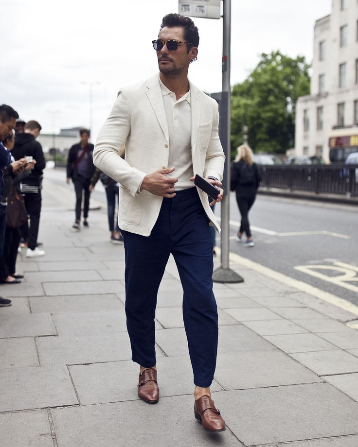 Dinner Outfit Classy Men, David Gandy Style, Corporate Casual, Mens Business Casual, Bond Style, Medical Animation, London Fashion Week Mens, Smart Casual Men, Summer Office