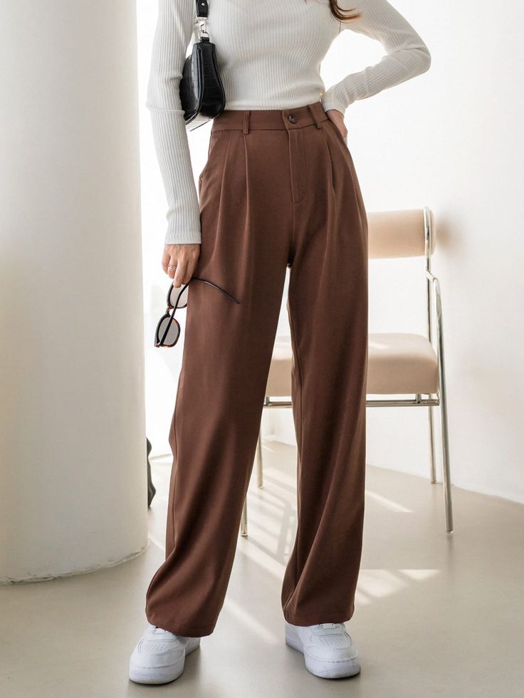 Café  Collar  Tecido Simples Perna reta Embellished Não elástico Todos Ternos para Mulheres Tailored Pants Women, Trousers Women Outfit, Bank Job, Trouser Outfit, Business Casual Outfits For Work, Stylish Work Outfits, Brown Pants, Casual Work Outfits, Looks Chic