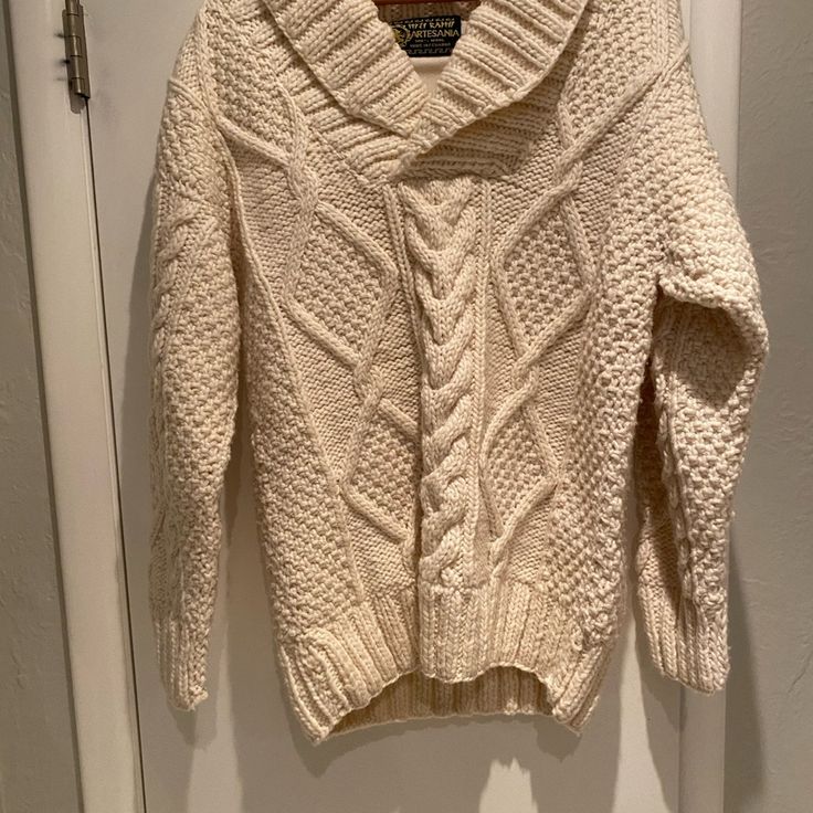 Chunky, Hand Knit In Ecuador. The Size Is Men’s Small; Women’s Medium/Large. The Lining Is Throughout The Sweater Except The Collar, Cuffs And Bottom. The Lining Makes The Sweater Very Warm. In Excellent Condition. Chunky Hand Knit, Small Women, Light Academia, Cable Knit Sweater, Cream White, Ecuador, Colorful Sweaters, White Cotton, Cable Knit