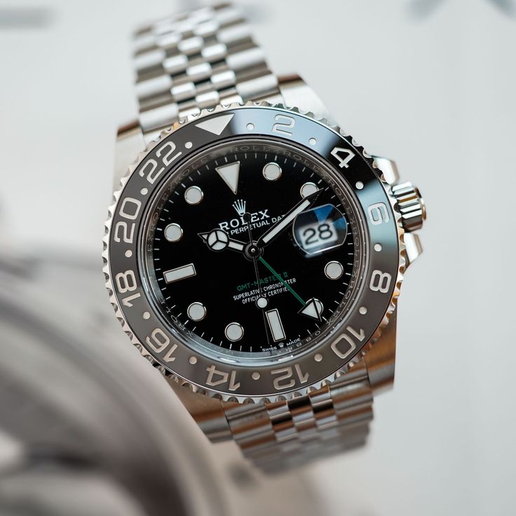 Opinion: The Rolex GMT-Master II Bruce Wayne isn't Boring, It's a Great Classic Rolex Bruce Wayne, Swiss Watches For Men, Future Watch, Monochrome Watches, Mens Jewellery, Watches Collection, Rolex Gmt Master Ii, Tic Toc, Skeleton Watches