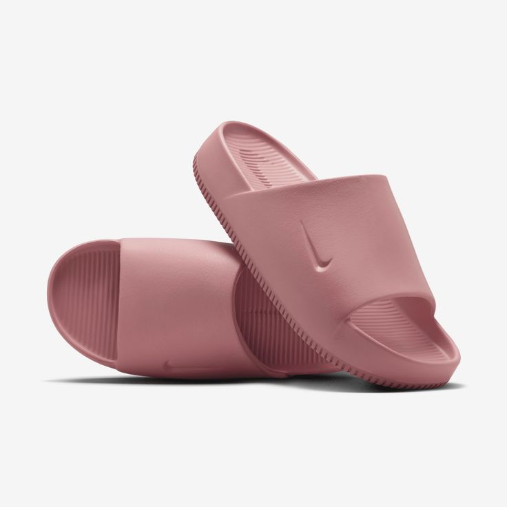 Enjoy a calm, comfortable experience—no matter where your day off takes you. Made with soft yet supportive foam, the minimal design makes these slides easy to style with or without socks. And they’ve got a textured footbed to help keep your feet in place. Pink Canyon, Slides Nike, Nike Slides, Nike Socks, Pink Nikes, Women Lifestyle, Womens Slides, Slides Shoes, Minimal Design