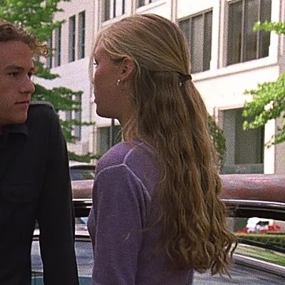 Julia Stiles 90s Aesthetic, Julia Stiles 10 Things I Hate About You, 10 Things I Hate About You Kat Hair, Kat Stratford Fashion, Kat Ten Things I Hate About You, Julia Stiles 90s Outfits, Julia Stiles 90s Fashion, Kat From 10 Things I Hate About You, Kat Stratford Icon