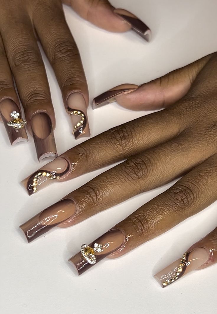 Brown White And Gold Nails, Tan And Black Nails Design, Brown And Silver Nails, Brown Prom Nails, Brown And Gold Nails Acrylic, Brown Y2k Nails, Brown Birthday Nails, Brown Freestyle Nails Acrylic, Brown Junk Nails