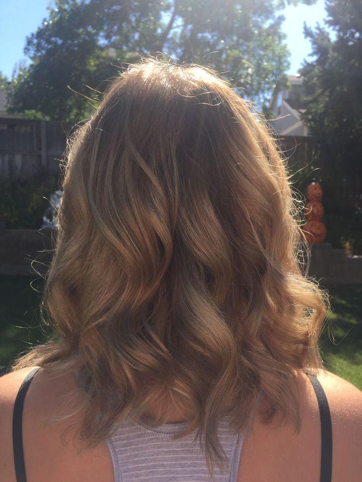 Loose Wave On Short Hair, Loose Curls On Shoulder Length Hair, Loose Curled Hair Medium, Wavy Curl Medium Length Hair, Prom Hairstyles Loose Curls, Short Hair With Soft Curls, Short Beach Curls, Curl Hair Shoulder Length, Hoco Hairstyles For Shoulder Length Hair