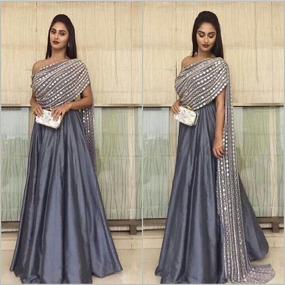 Stunning grey floor length anarkali with mirror dupatta | Dupatta ideas for Indian brides | Indian bridal fashion | Dupatta draping ideas | Dupatta with mirror work | Outfit by Ridhima Bhasin | Every Indian bride’s Fav. Wedding E-magazine to read. Here for any marriage advice you need | www.wittyvows.com shares things no one tells brides, covers real weddings, ideas, inspirations, design trends and the right vendors, candid photographers etc. Mandana Karimi, Court Marriage, Grand Wedding, Lehnga Dress, Salwar Kamiz, Indian Gowns Dresses, Ghagra Choli, Indian Gowns, Designer Party Wear Dresses