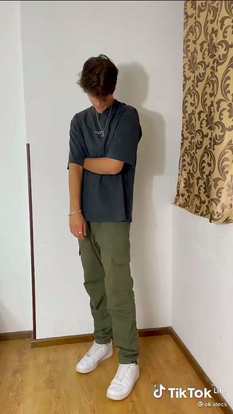 Oversized Khaki Pants Outfit Men, Edgar Clothing Style, High School Outfits Male, Tall Guy Style, High School Guys Outfits, Mens School Outfits, Teenage Guy Outfits, Teen Boy Style Outfits, Summer Fits For Guys