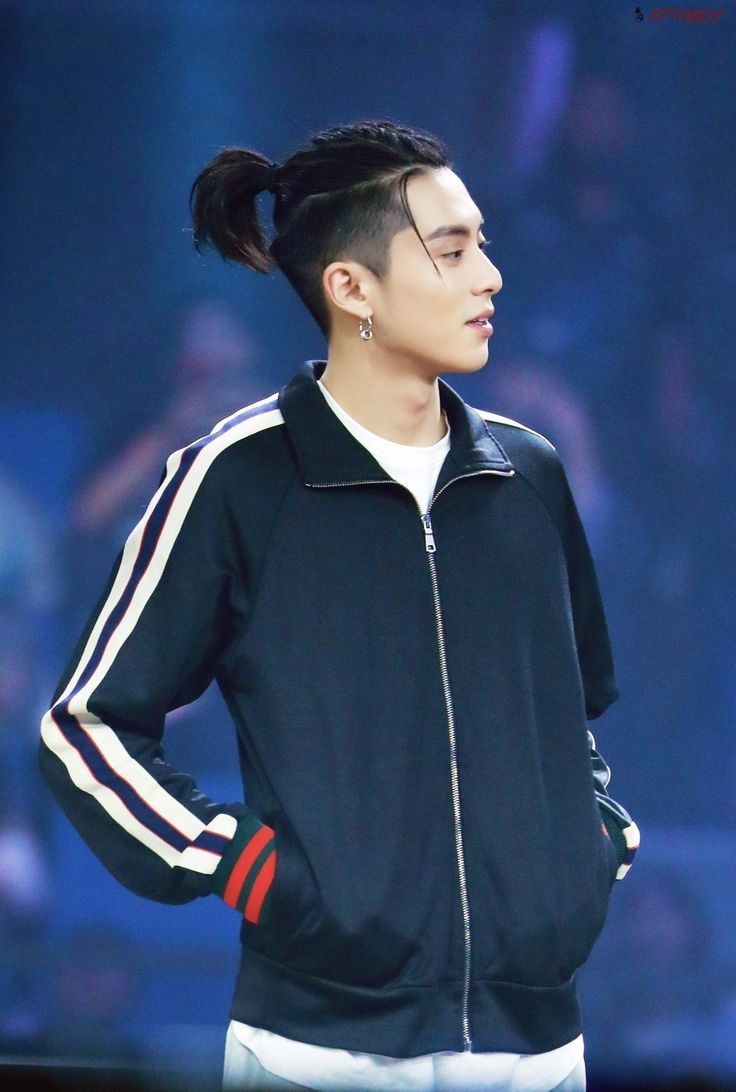 Dylan Wang Long Hair, Asian Ponytail, Boys Ponytail, Attractive Male Actors, Mens Ponytail Hairstyles, Korean Hairstyle Ideas, Undercut Ponytail, Korean Haircuts, Man Ponytail