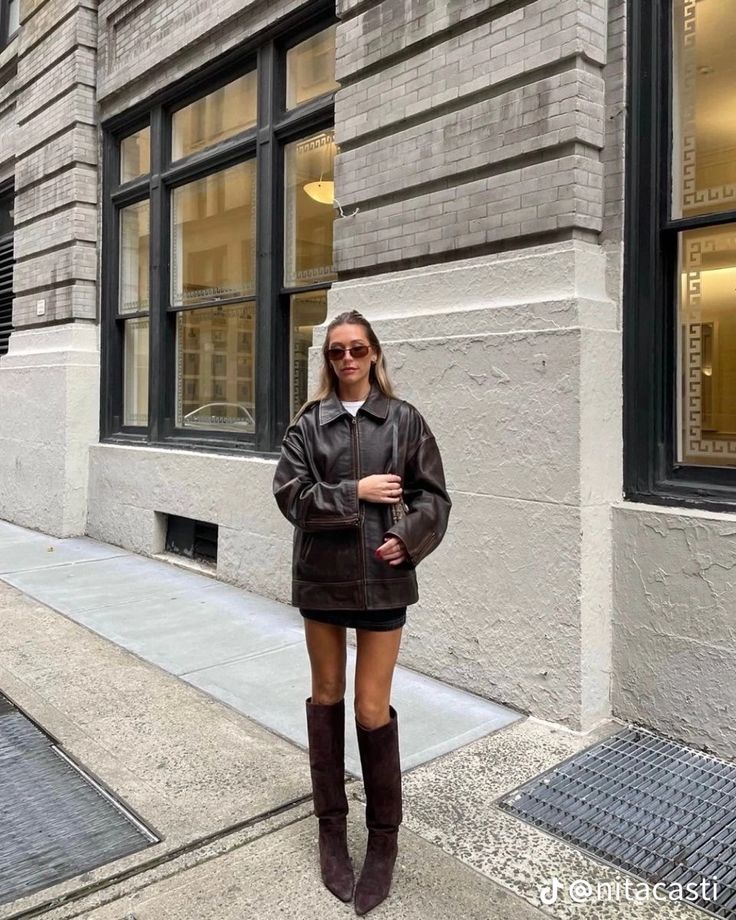 Casual Going Out Outfit Fall, Autumn Street Style 2024, City Fall Outfits, Winter City Outfits, New York Fall Outfits, New York Outfits Fall, City Winter Outfit, Preppy Street Style, Samba Sneakers