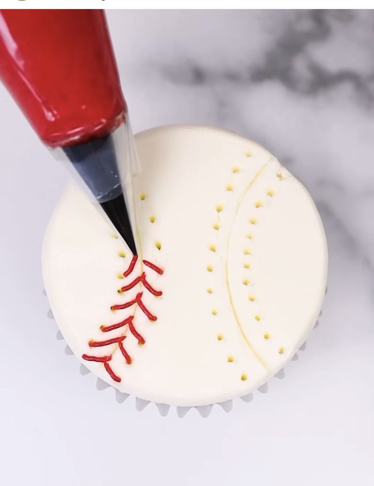 Diy Baseball Cake, Baseball Theme Cakes, Baseball Cakes, Baseball Cupcakes, Baseball Cake, Goal Ideas, 50 Birthday, Baseball Party, Sports Birthday