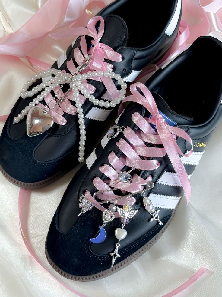 Add some sparkle and charm to your sneakers with these unique Pearl Shoelace Charms. Handmade with love and crafted from stainless steel, these shoe accessories are built to last. -Features a beautiful pearl bow tie design that adds a touch of elegance to your kicks. -Kpop fashion style meets balletcore and fairycore trends for a chic yet playful look. -The Y2K Silver Charms give off a trendy vibe that makes these charms perfect for any sneaker collection. Add some twinkle star charms for an ext Shoe Lace Decoration, Decorated Shoe Laces, Bows On Shoes, Cute Shoe Designs, Cute Low-top Sneakers For Gift, Sock Trends 2024, Shoe Lace Beads, Shoe Styles 2024, Sneaker Charms Diy