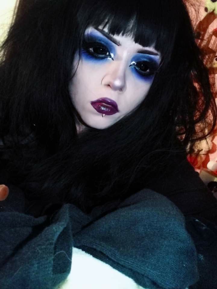 Gothic Blue Makeup, Witch Eyeshadow Looks, Blue Alternative Makeup, Colourful Goth Makeup, Colorful Goth Makeup, Blue Goth Makeup, Funky Makeup, Blue Makeup Looks, Punk Makeup