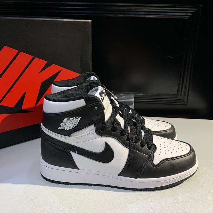 Black And White Jordans, Jordan 1 Sneakers, Gymnastics Shoes, Nike Air Jordan Shoes, Trendy Shoes Sneakers, Nike Shoes Girls, Nike Fashion Shoes, Black Nike Shoes, Jordan Shoes Girls