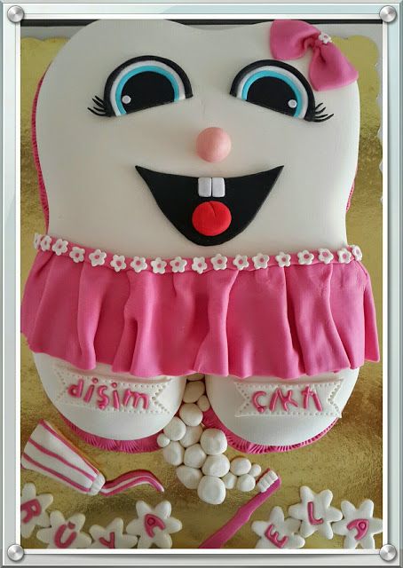 a cake decorated to look like a cat