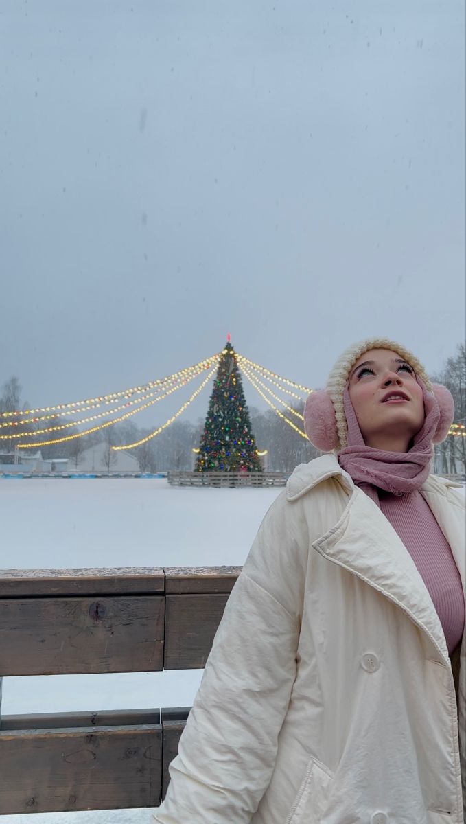 Pink Hijab Outfit, Modest Winter Fashion, Ski Trip Outfit, Modest Winter Outfits, Pink Hijab, Aesthetic Snow, Winter Outfits Snow, Winter Fashion Outfits Casual, Snow Outfit