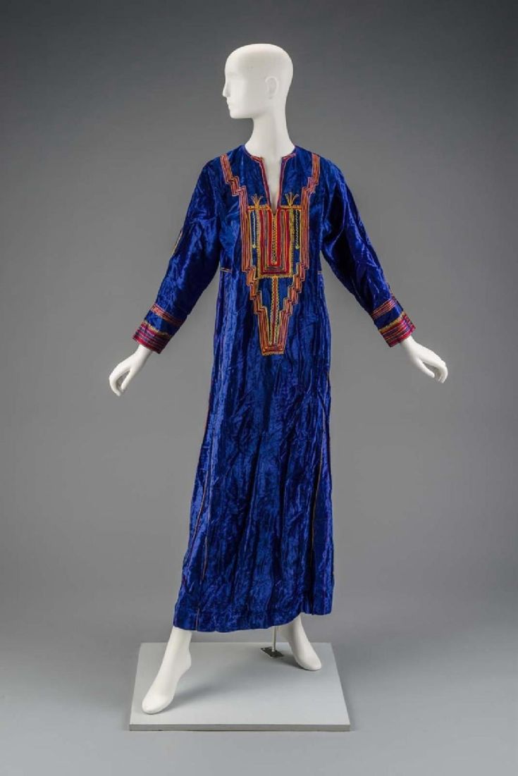 Velvet Kaftan, Arabic Clothing, Arabian Dress, Machine Stitching, Museum Of Fine Arts Boston, History Fashion, Yellow Line, National Dress, Vintage Couture