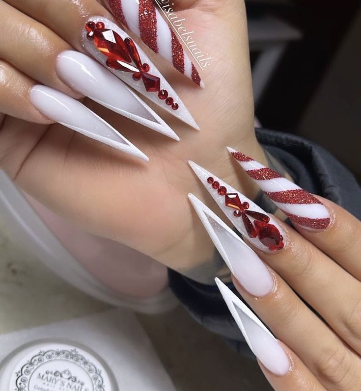 Stiletto Nails Christmas Designs, Christmas Nails 2023 Stiletto, Christmas Nails Acrylic Stiletto, Christmas Nail Designs Stiletto, Xmas Nails Long, Christmas Stilleto Nails Designs, Long Almond Christmas Nails, Xmas Stiletto Nails, Stilleto Nails Christmas Designs