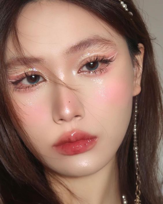 White Eyeliner Makeup, Makeup Layout, Concert Makeup, Korean Makeup Look, Dance Makeup, Ulzzang Makeup, White Eyeliner, Ethereal Makeup, Fancy Makeup