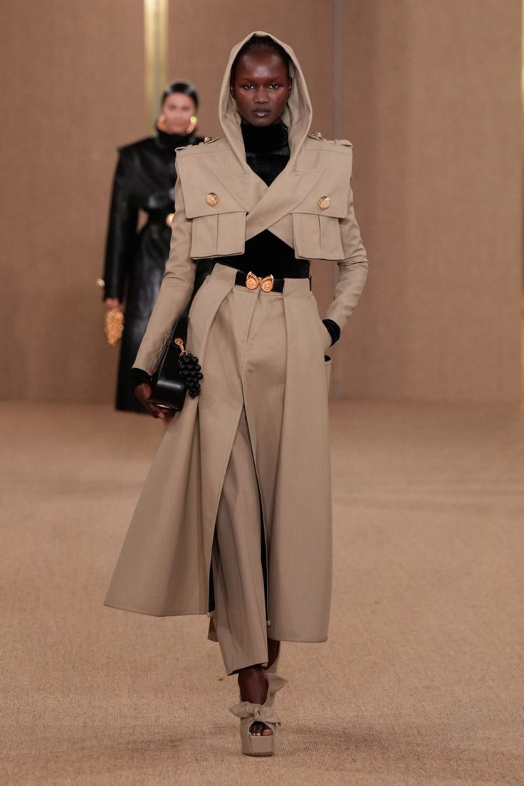 Balmain 2024, Fashion 2025, Haute Mess, How To Wear Ankle Boots, Balmain Collection, Olivier Rousteing, Balmain Paris, Runway Trends, Outfit Winter