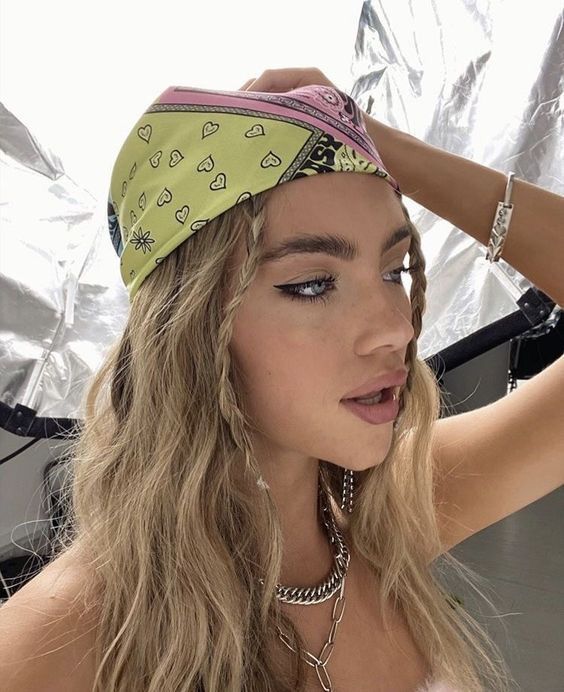 Daisy Jelley, Penteado Cabelo Curto, Bandana Hairstyles, Grunge Hair, Aesthetic Hair, Scarf Hairstyles, Trendy Hairstyles, Pretty Hairstyles, Fall Hair