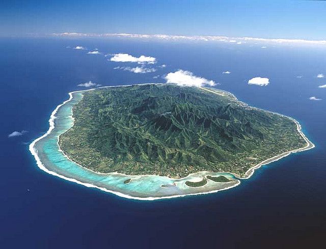 an island in the middle of the ocean surrounded by land and water is shown from above