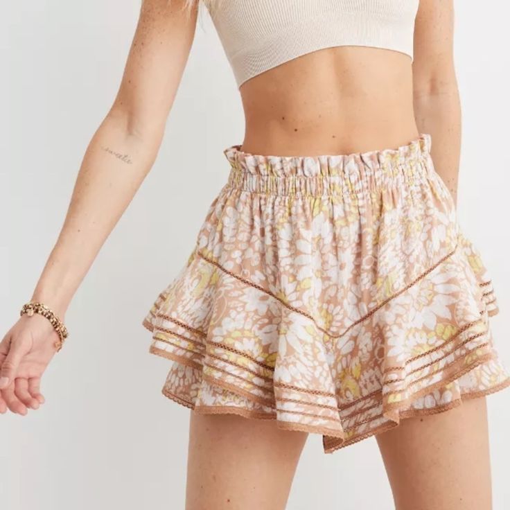 Nwt Aerie Rock ‘N Ruffle Printed Ruffle Mini Skirt Brand New With Tags. Size Large. Beige Ruffled Skirt For Beach, Ruffled Mini Skirt, Floral Print Midi Skirt, Eyelet Skirt, Tan Skirt, Chiffon Wrap, Ruffle Mini Skirt, Ruffled Skirt, Floral Mini Skirt