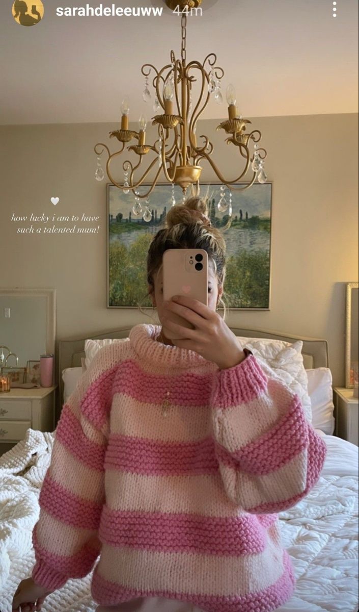 Knitted Pink Sweater, Croshay Pattern, Summer Knitted Sweaters, Pink Sweater Fall Outfit, Pink Fall Clothes, Cute Pink Sweater Outfits, Crochet Clothes Pink, Cool Knitted Sweater, Sweaters 2023 Winter